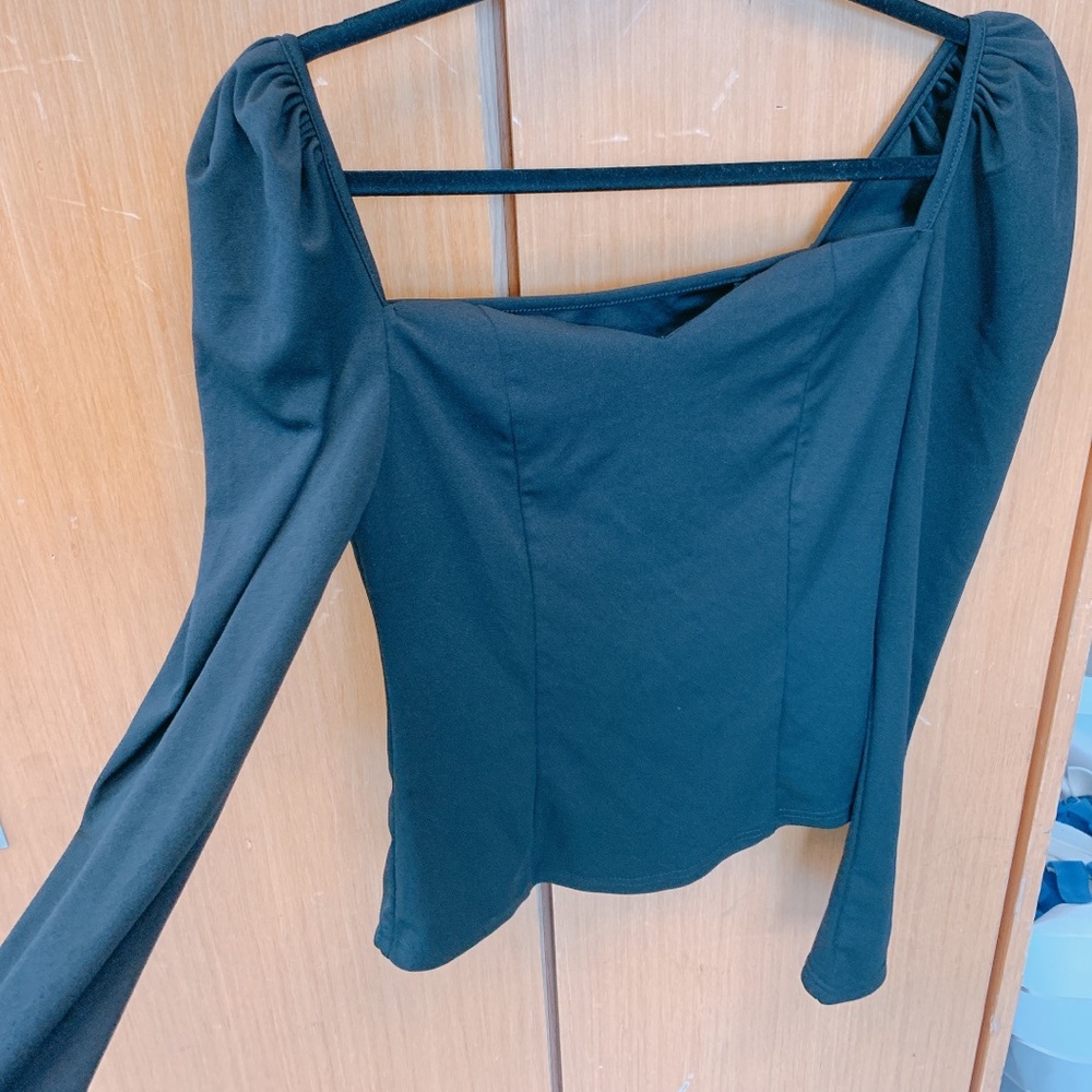 Black Puffy Sleeve Top